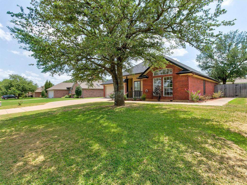 1610 Hyde Park Boulevard - Photo 1