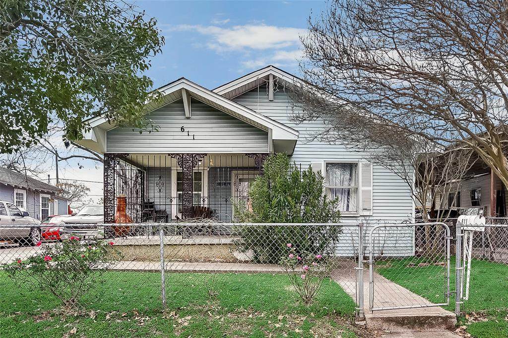 611 Waverly Drive - Photo 1
