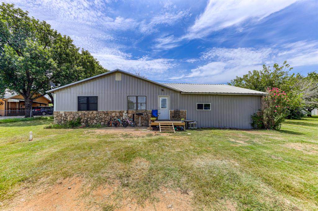 504 Lee Avenue - Photo 1