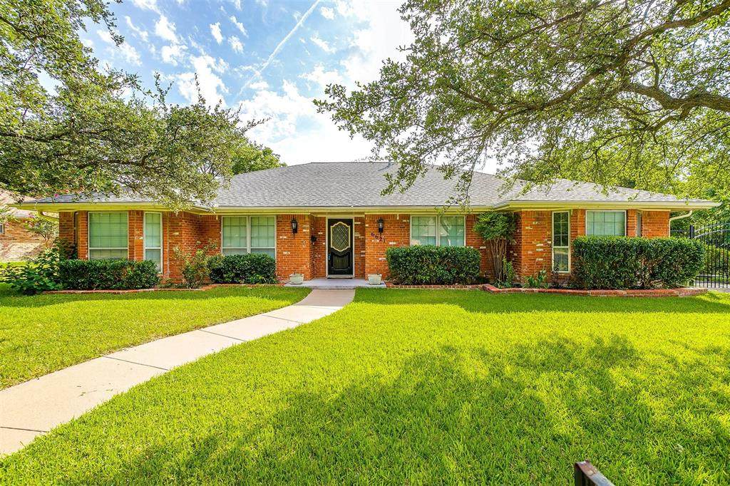 6621 Kingswood Drive - Photo 1