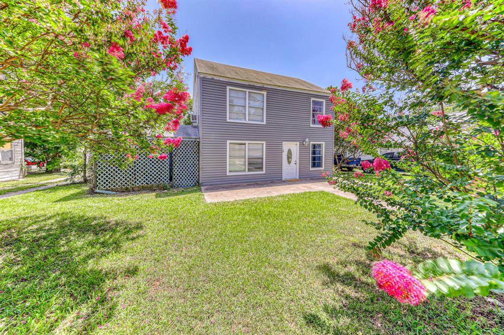 112 Akard Street - Photo 1