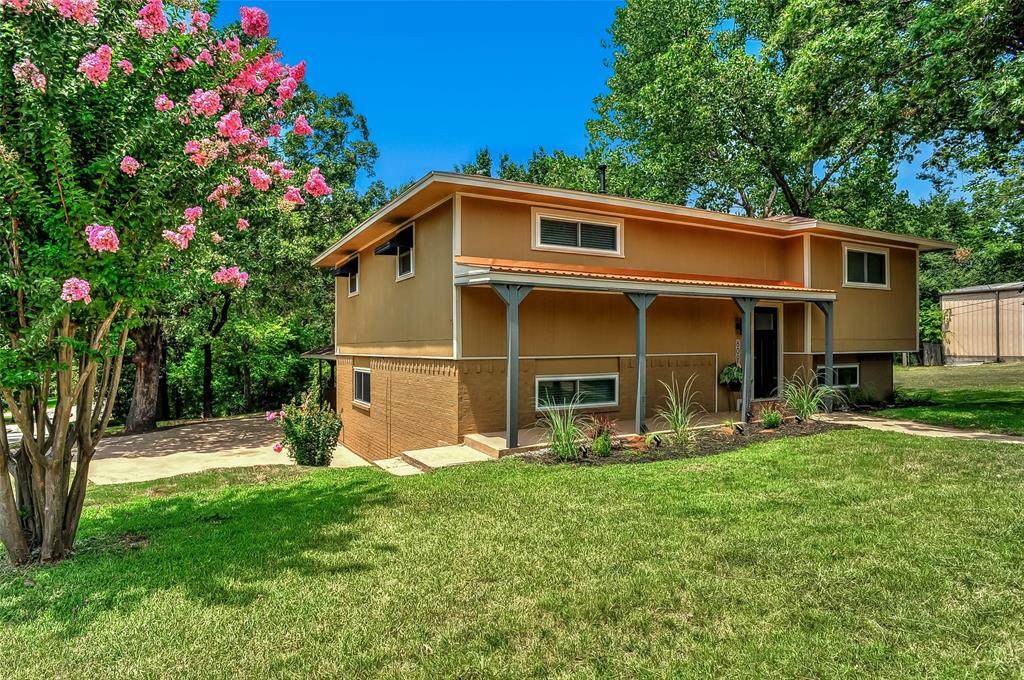 809 Brown Avenue - Photo 1