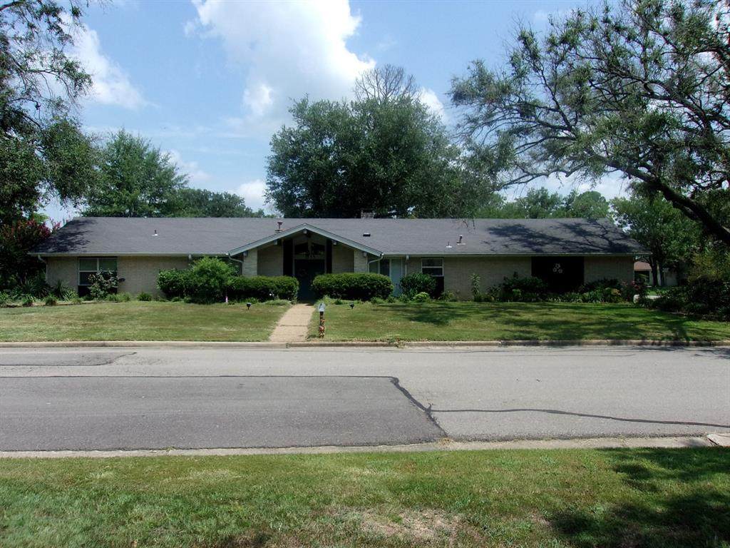 1535 Live Oak - Photo 1