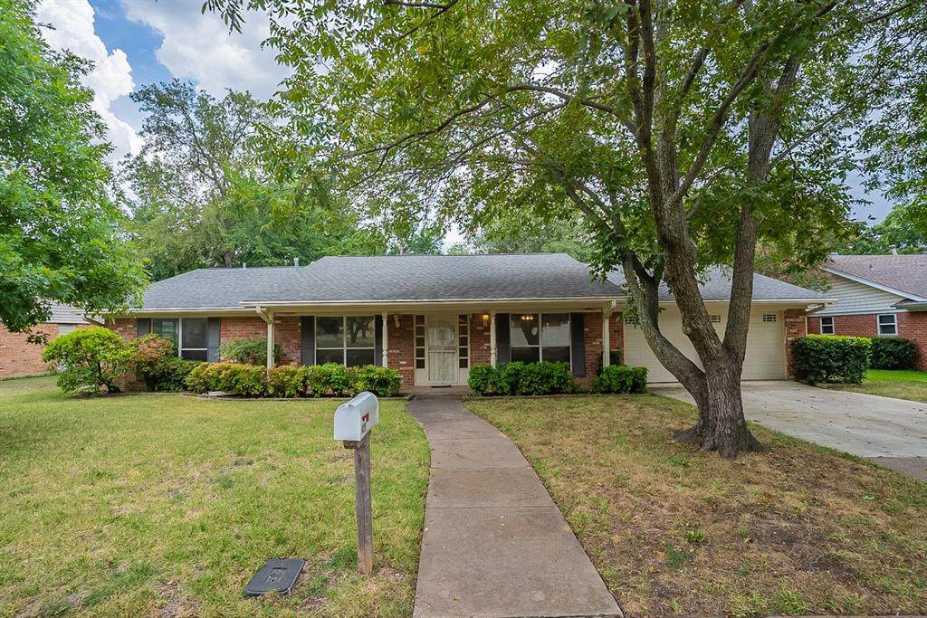 429 Elmview Drive - Photo 1