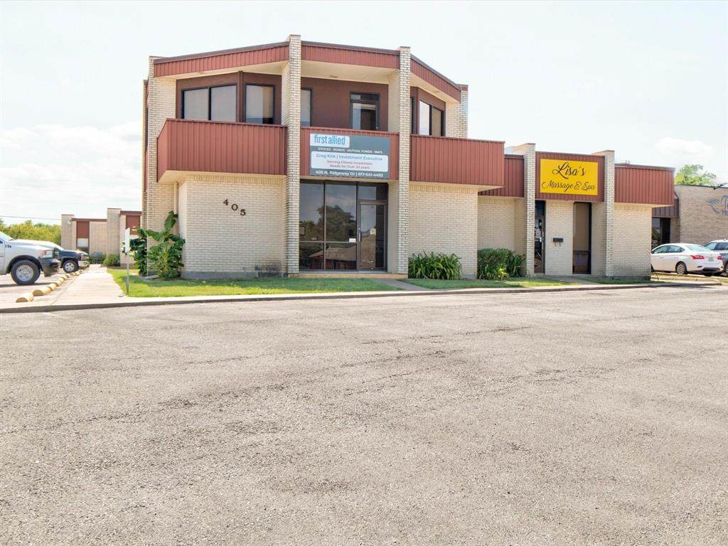 405 Ridgeway Drive - Photo 1