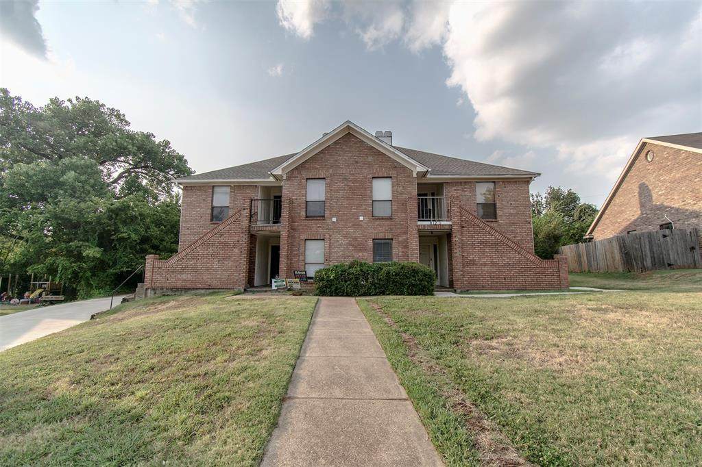 812 Betty Court - Photo 1