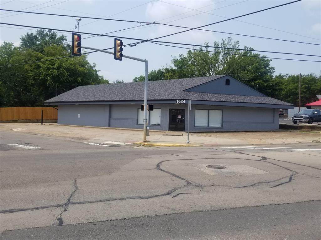 1634 Clarksville - Photo 1