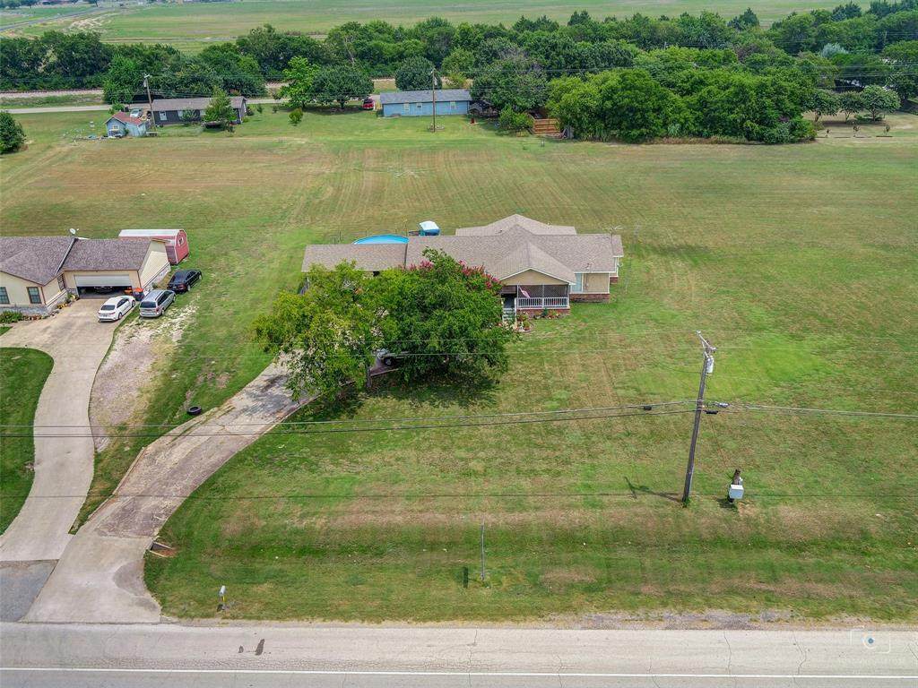 910 Powell Parkway - Photo 1