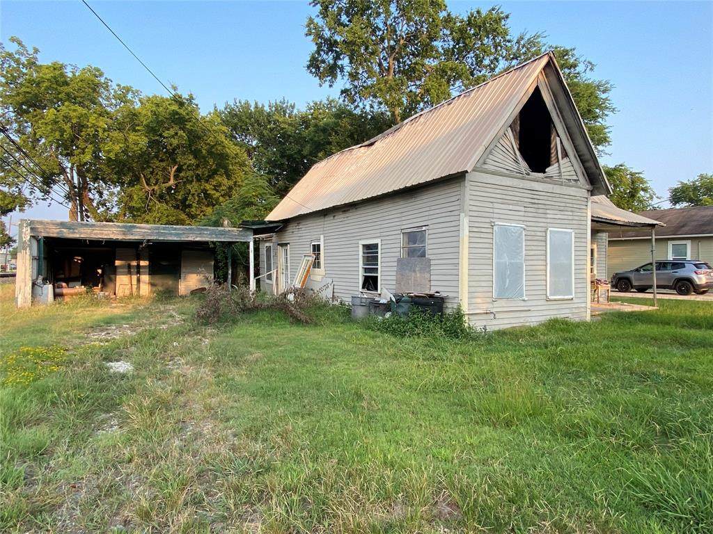 204 Locust Street - Photo 1