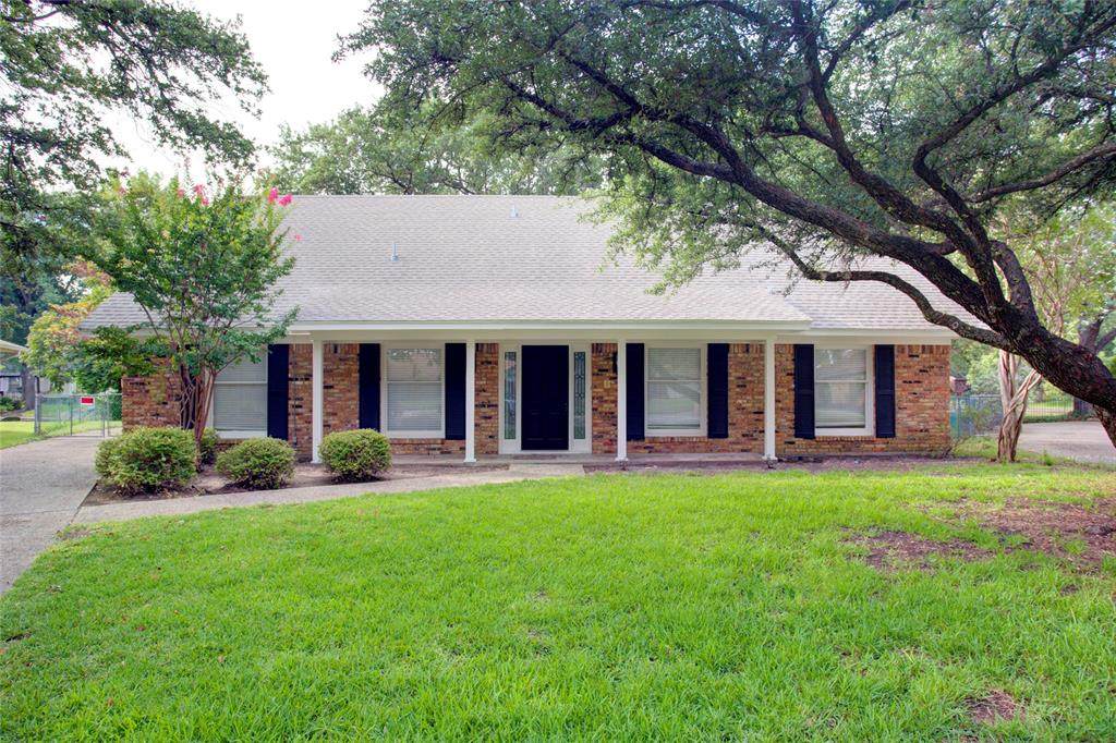 2202 Briarwood Boulevard - Photo 1