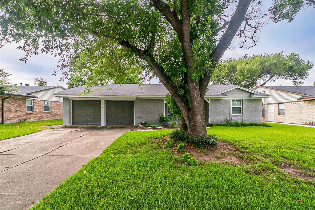 2702 Cumberland Drive - Photo 1