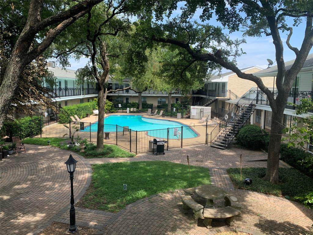 5818 University Boulevard - Photo 1