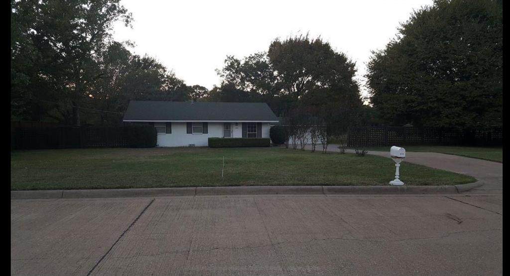 604 Greenbriar Drive - Photo 1