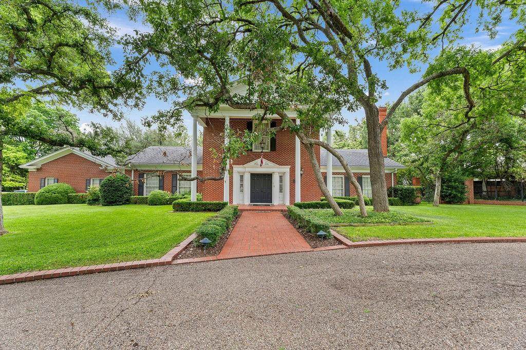 2825 Lake Air Drive - Photo 1
