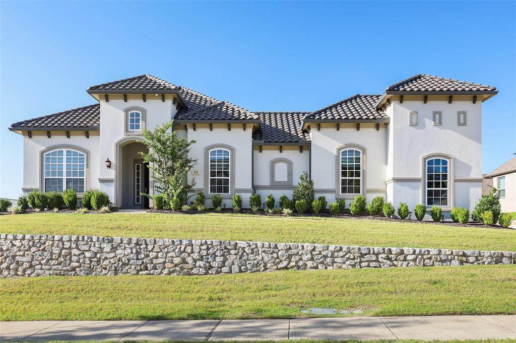 916 Charleston Drive - Photo 1