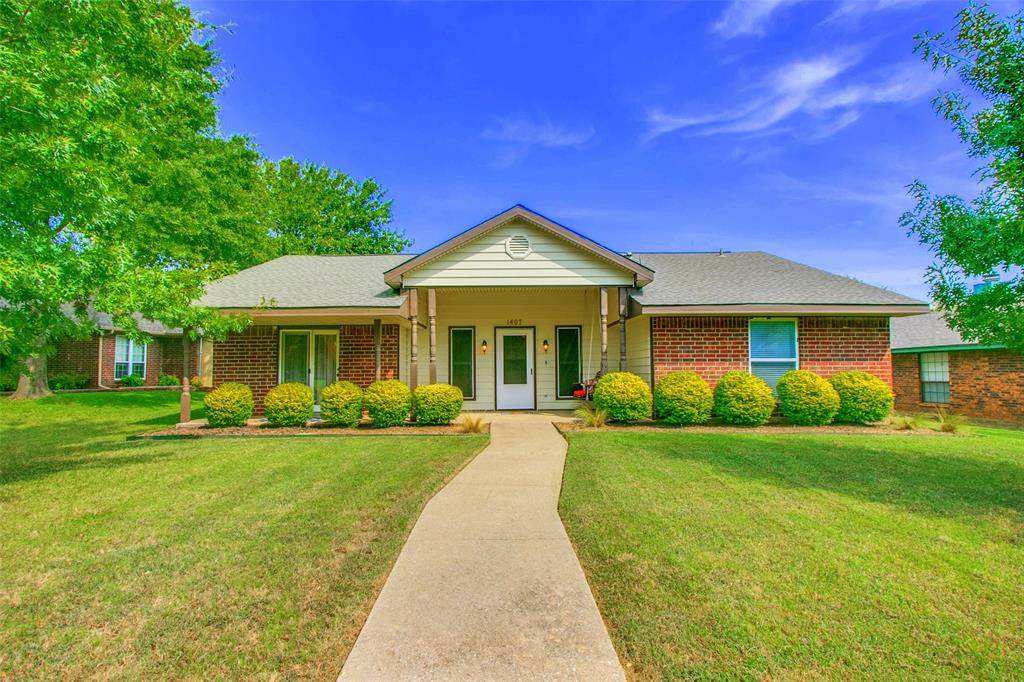 1407 Flamingo Drive - Photo 1
