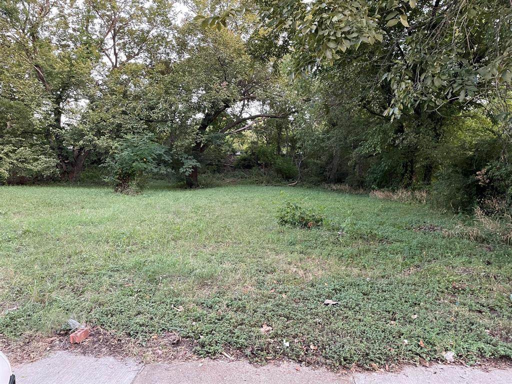 812 Muncie Avenue - Photo 1