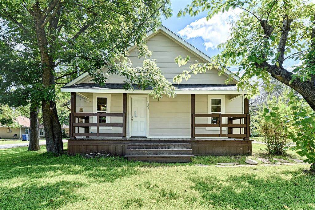 2408 Brewster Street - Photo 1