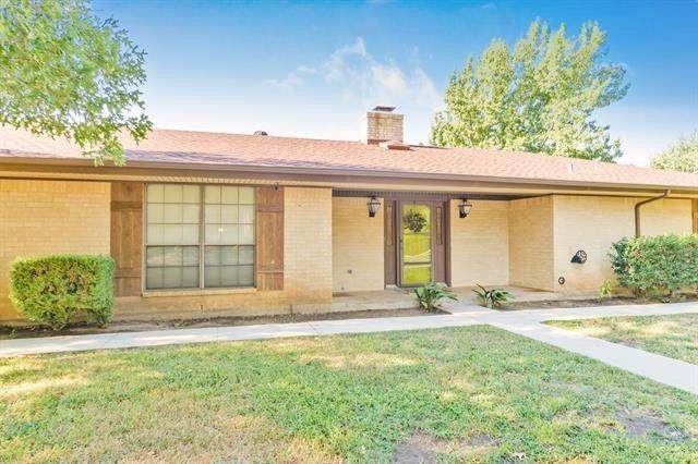 302 Brookview Drive - Photo 1