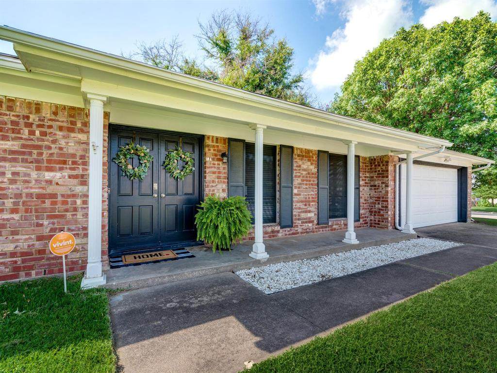 1836 Ravenswood Drive - Photo 1