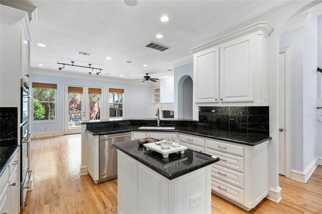 1528 Main Street - Photo 1