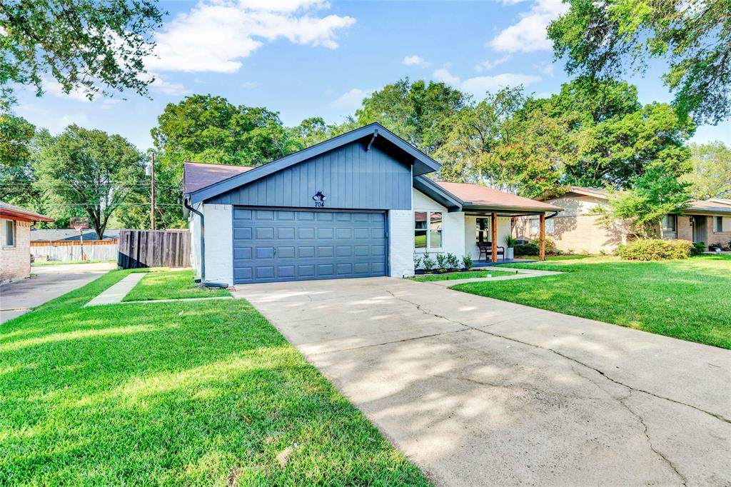 704 Cambridge Drive - Photo 1