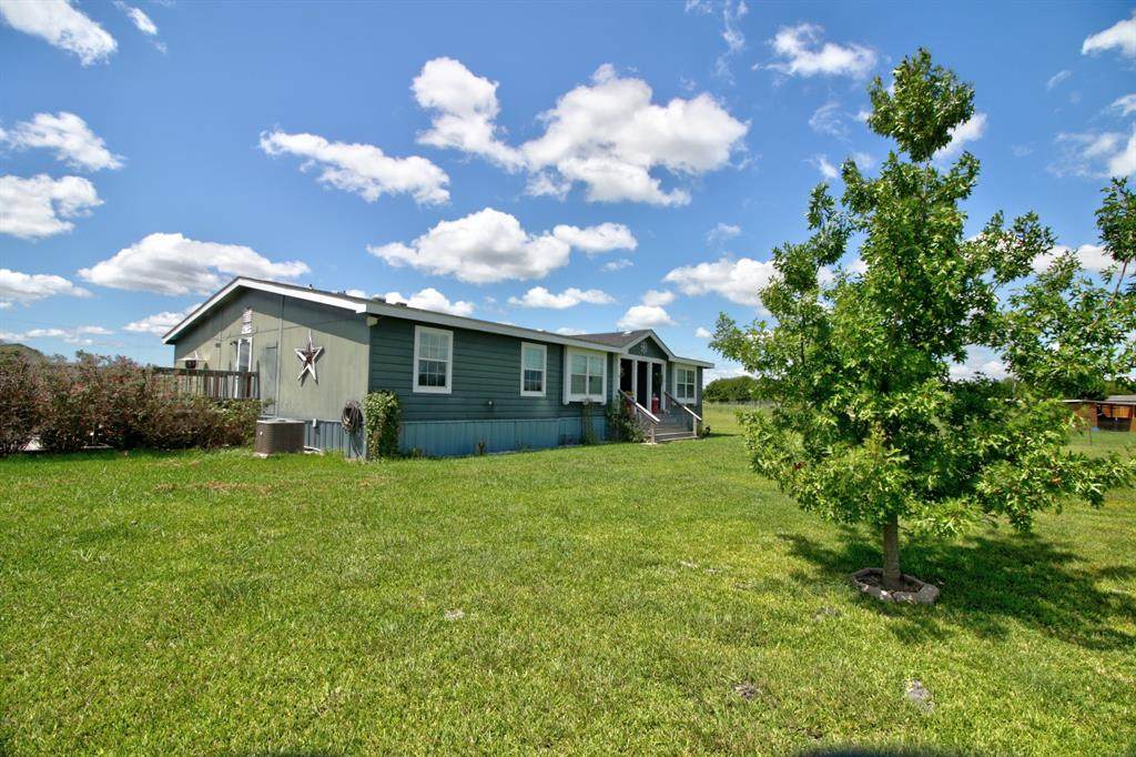 1226 Private Road 2737 - Photo 1