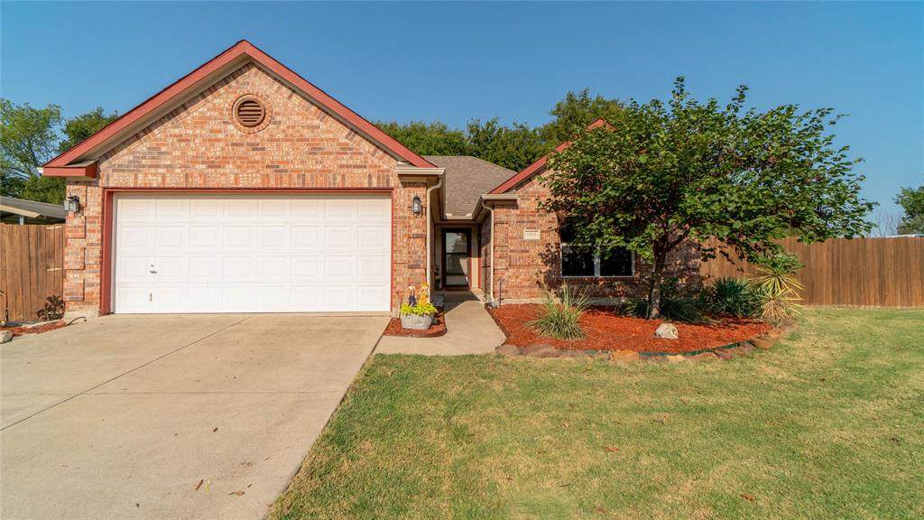 1025 Summit Drive - Photo 1