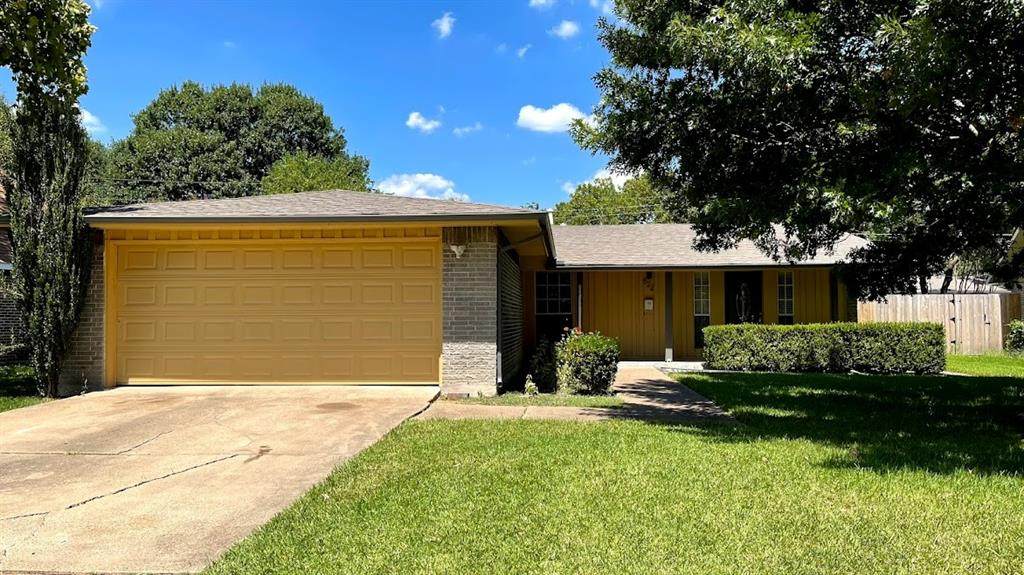 822 Kingswood Avenue - Photo 1