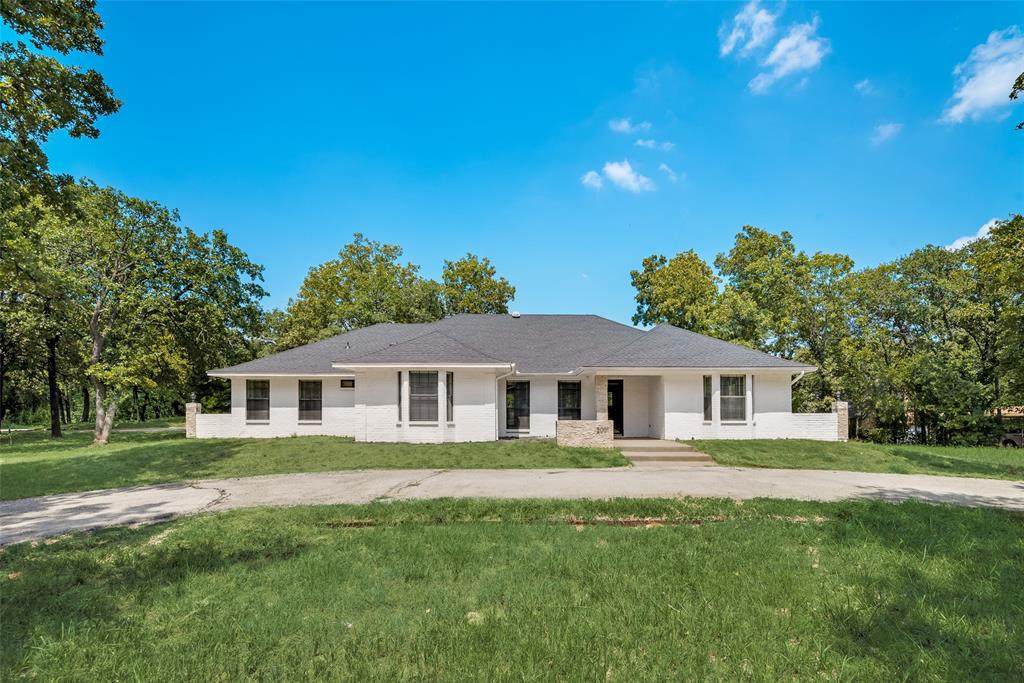 2001 Meadowview Drive - Photo 1