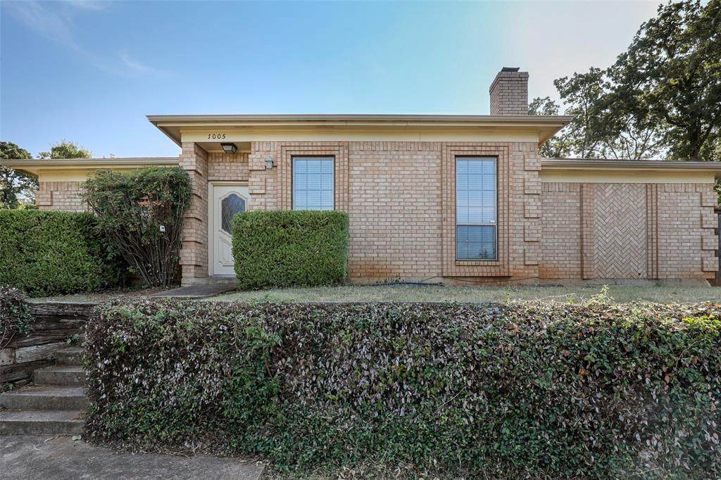 1005 Woodcreek Court - Photo 1