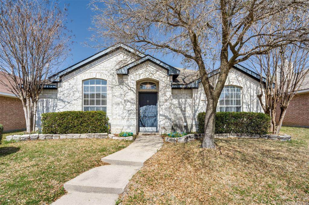 4900 Redwood Drive - Photo 1
