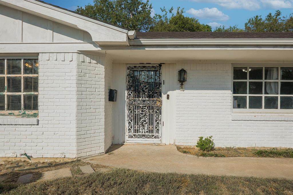 4008 Tara Drive - Photo 1
