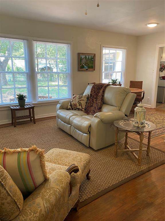 4014 Curzon Avenue - Photo 1