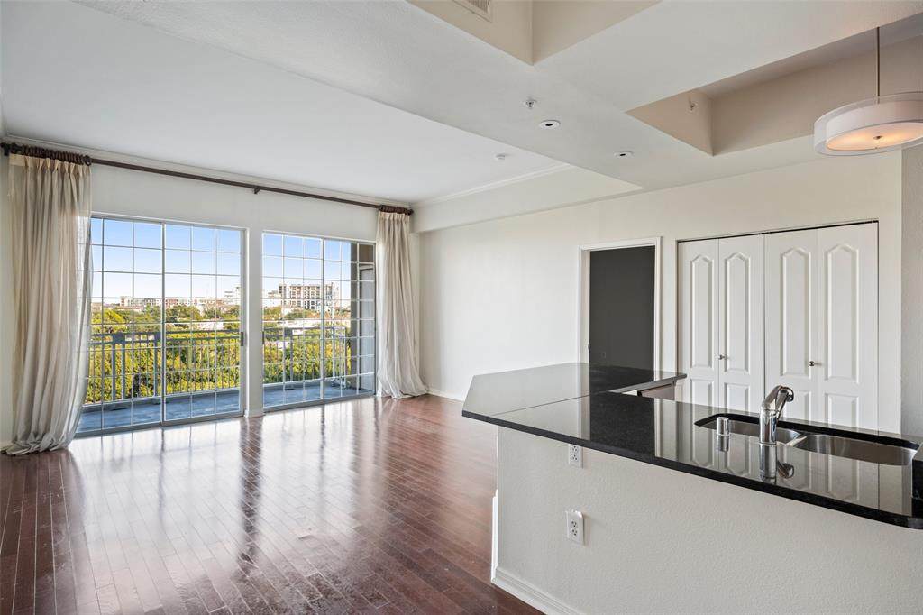 3225 Turtle Creek Boulevard - Photo 1