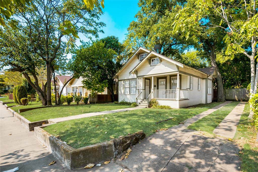 1027 Crawford Street - Photo 1
