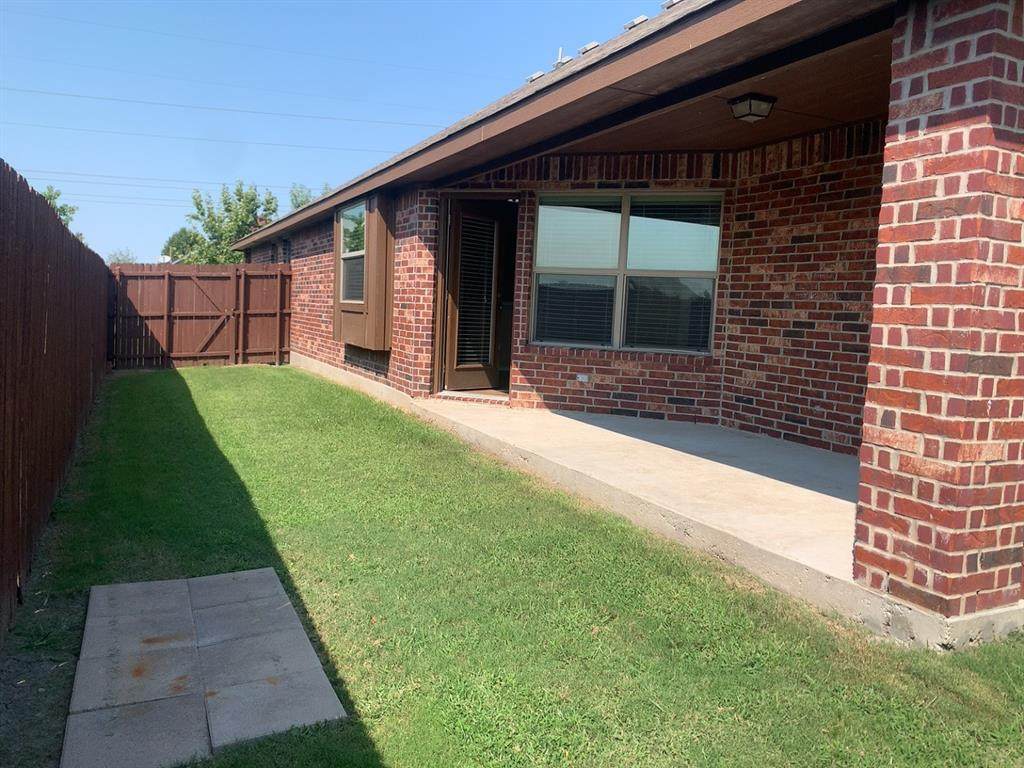 724 Valley Court - Photo 1