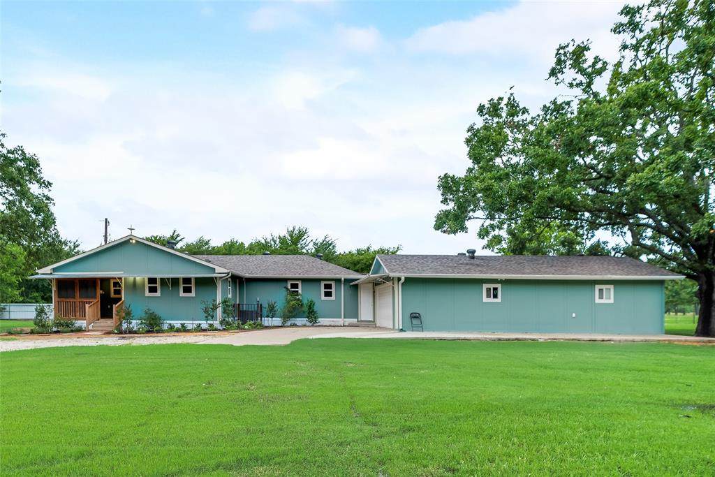 9190 Private Road 3640 - Photo 1