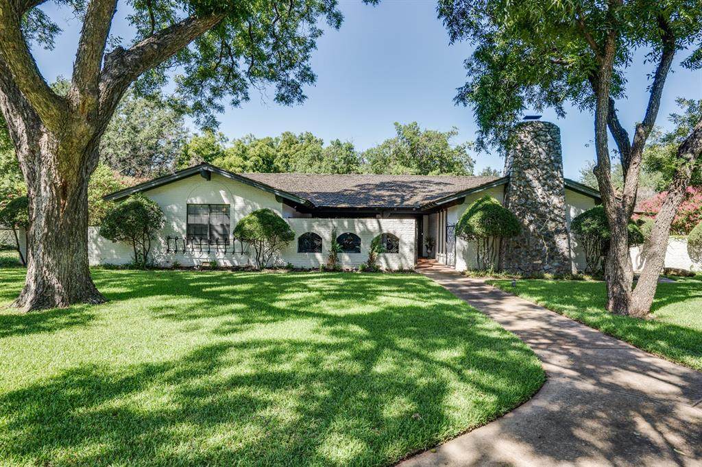 2414 Brentwood Drive - Photo 1