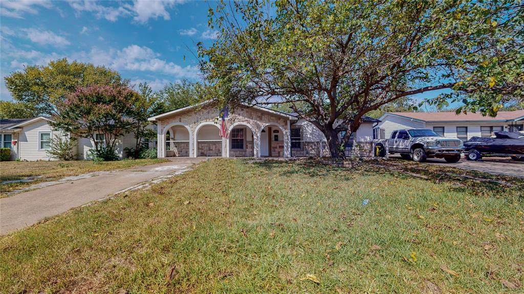 114 Tarrant Drive - Photo 1