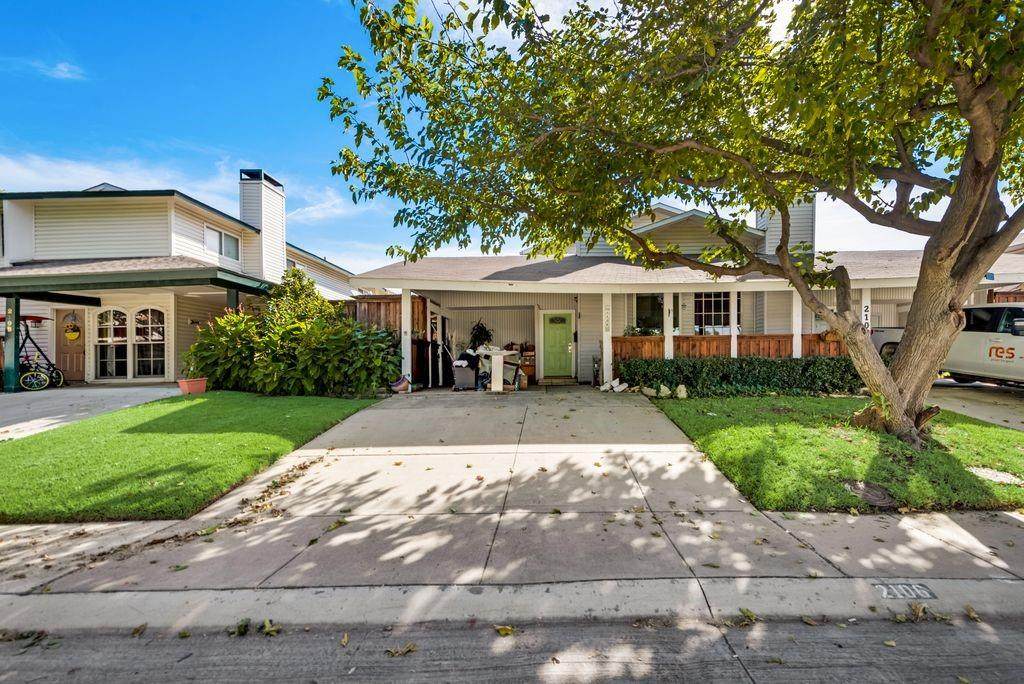 2106 Via Balboa - Photo 1