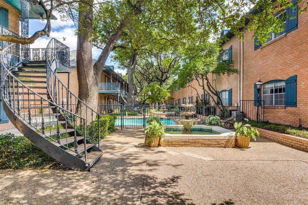 6017 University Boulevard - Photo 1
