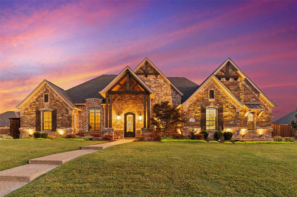 812 Regal Crossing - Photo 1