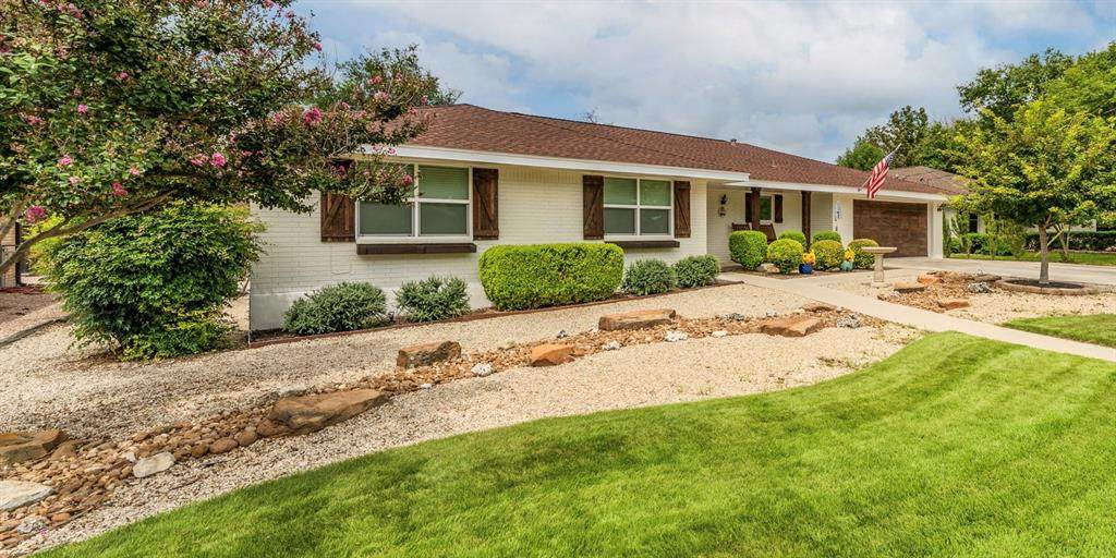 122 Erin Drive - Photo 1