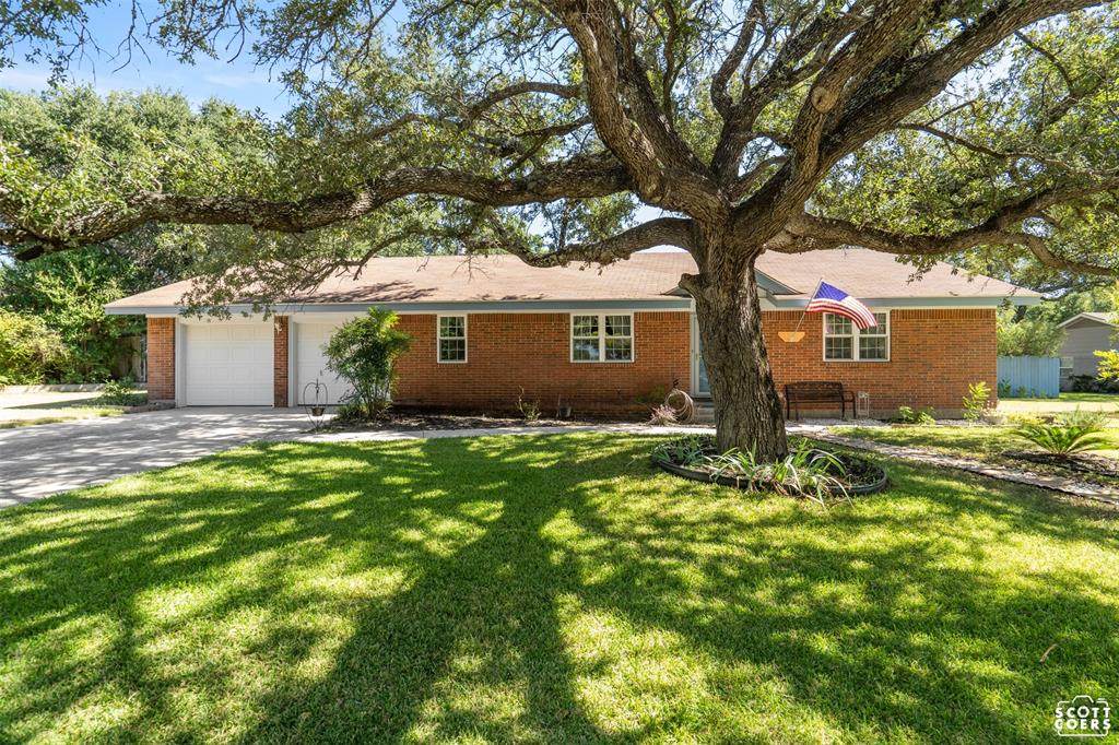102 Lakeview Court - Photo 1