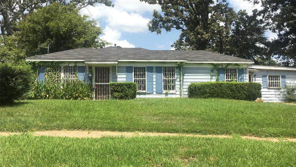 2952 Chestnut Street - Photo 1