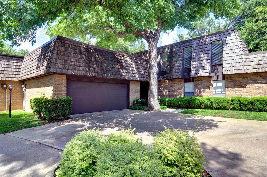 3031 Tanglewood Park - Photo 1