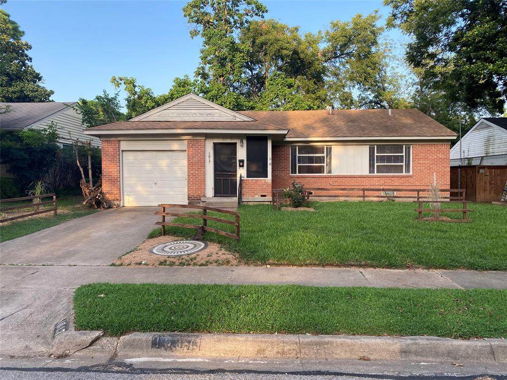 1817 Oak Tree Lane - Photo 1