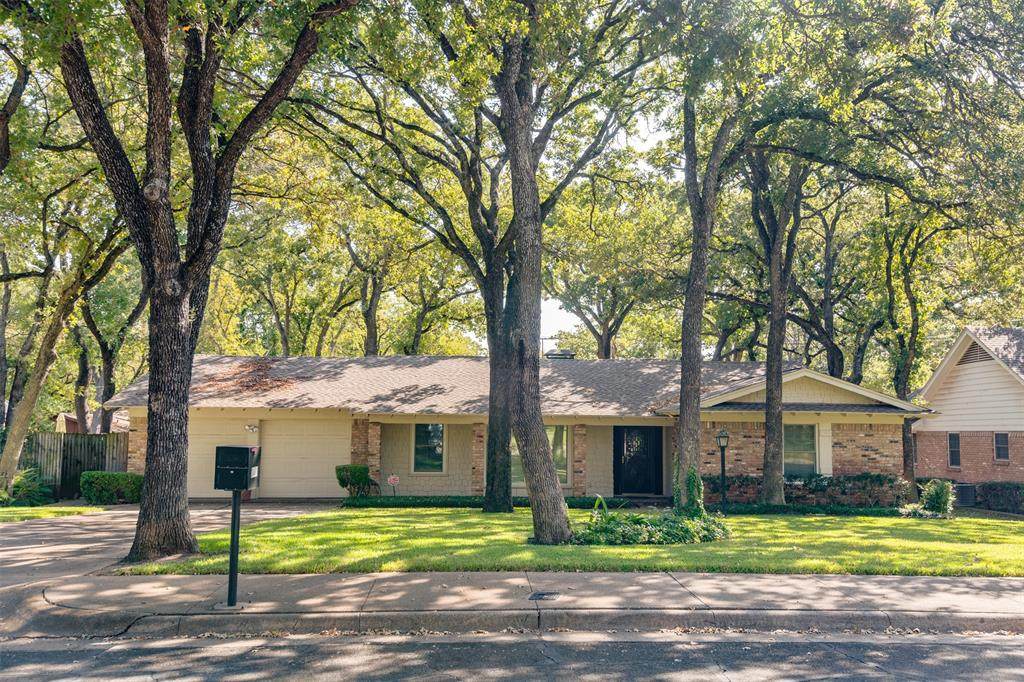 3404 Lynnwood Drive - Photo 1
