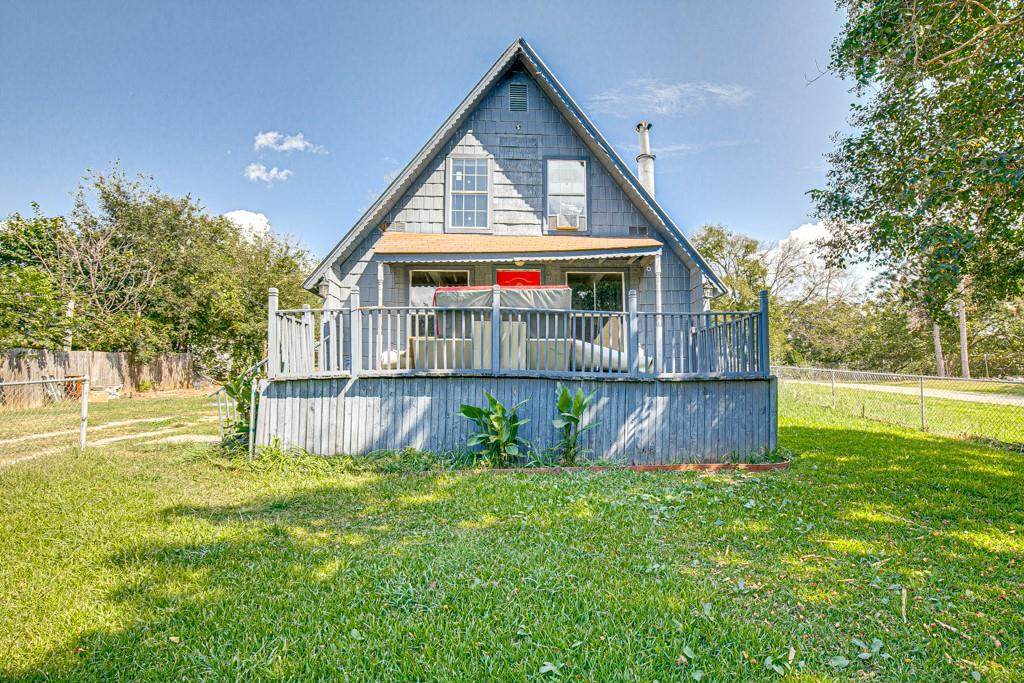 110 Rs County Road 1633 - Photo 1